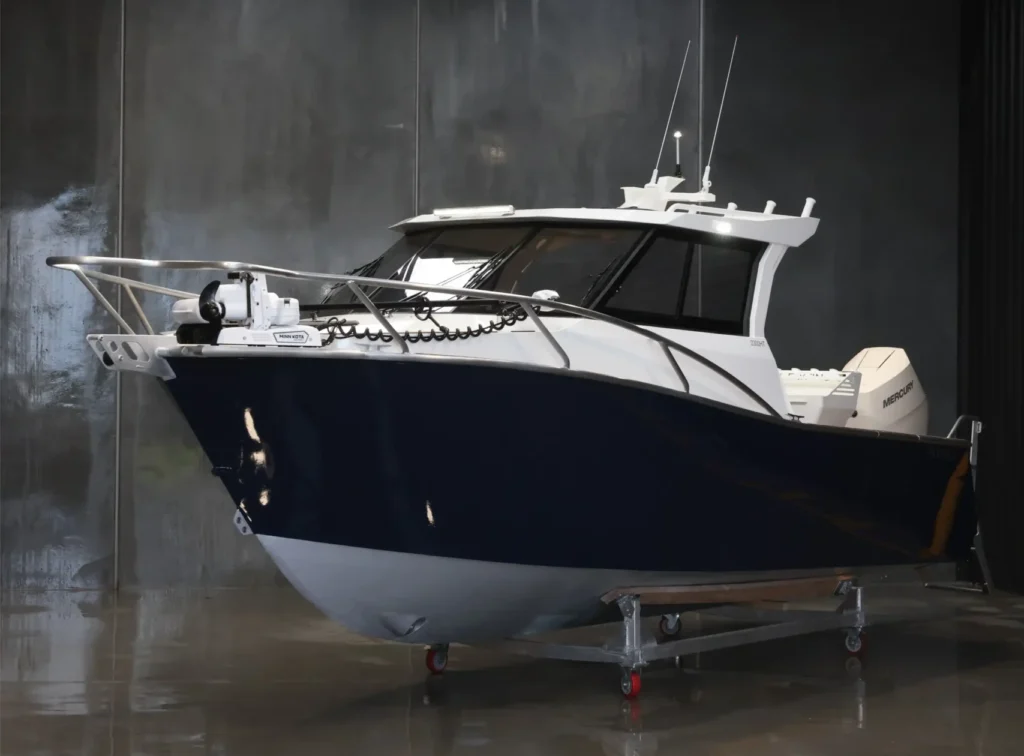 Flyfin 2300HT aluminium hardtop, starboard side